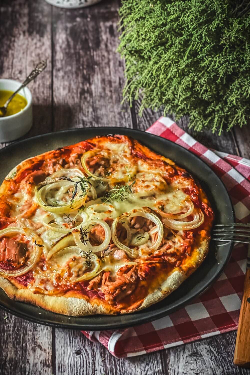 pizza mit thunfisch