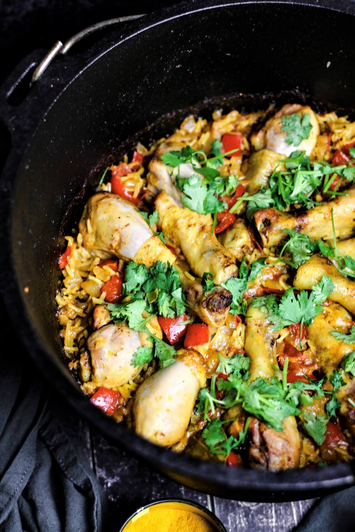 pollo con arroz im dutch oven