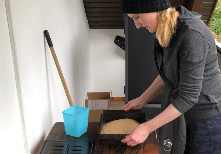 raeuchermehl wird vorbereitet