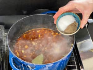 rehgulasch salzen und pfeffern