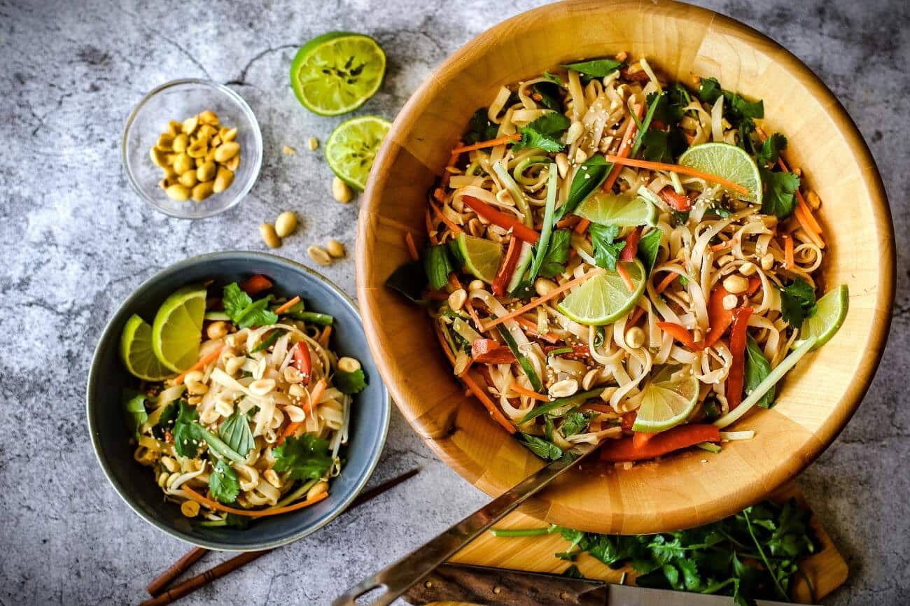 Reisnudelsalat | mit erfrischendem Erdnuss-Dressing