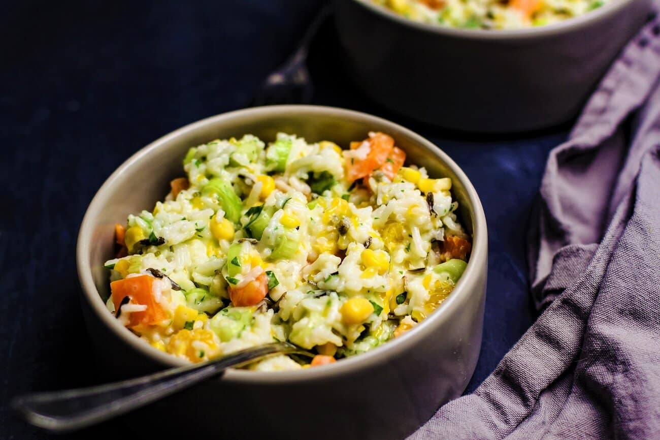 Bunter Reissalat mit Paprika und Mandarinen
