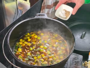 rinderbaeckchen sosse mit salz und pfeffer wuerzen