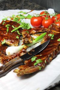 schnelle spareribs grillen - die frau am grill