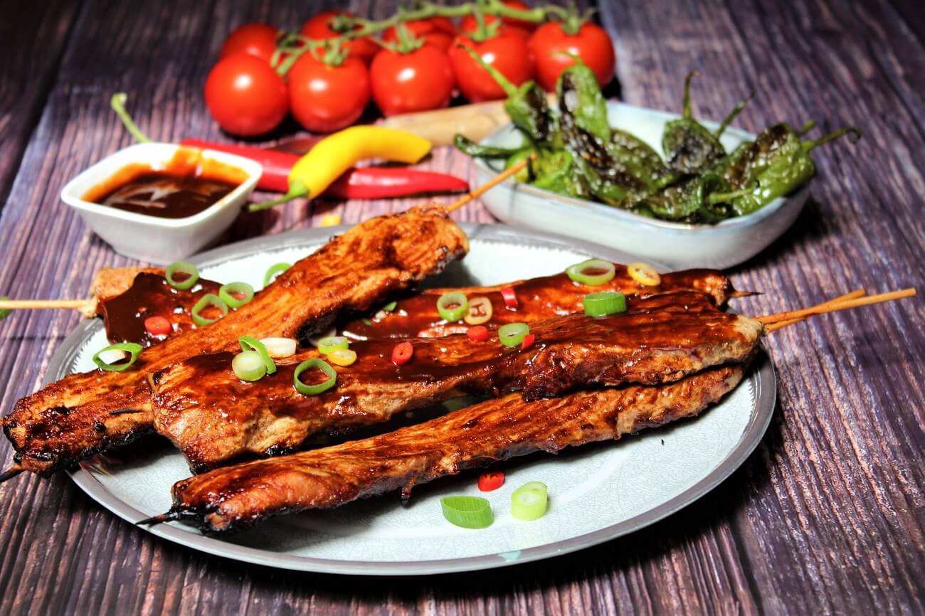 schweinebauch grillspiesse mit glasur - rezept - die frau am grill
