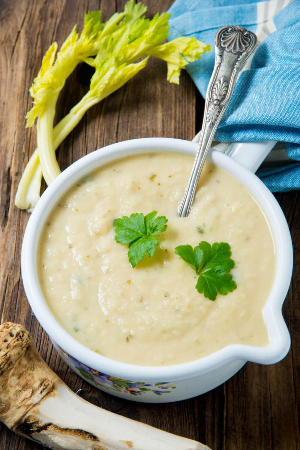 sellerie suppe in schuessel