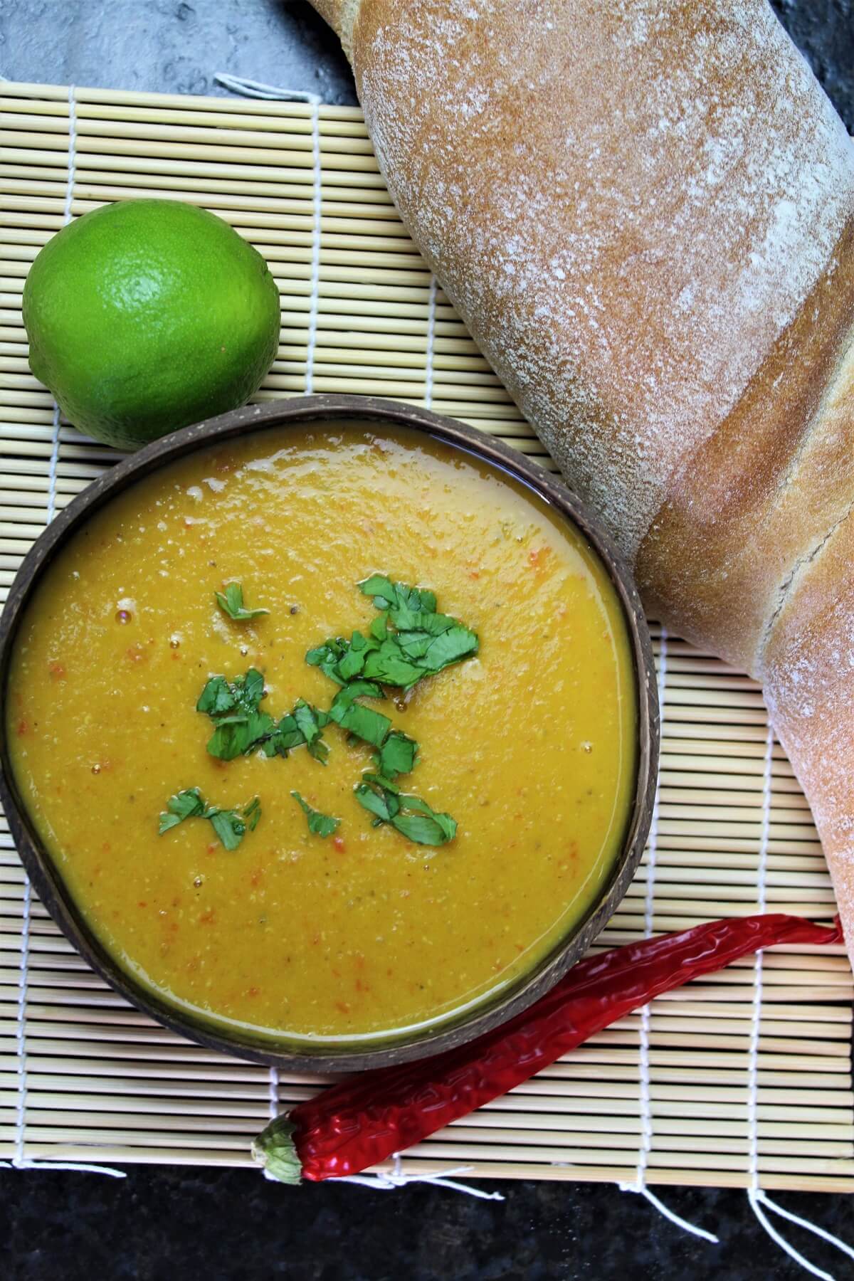 suppe aus roten linsen