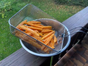 vorfrittierte suesskartoffel pommes ausk&uuml;hlen lassen