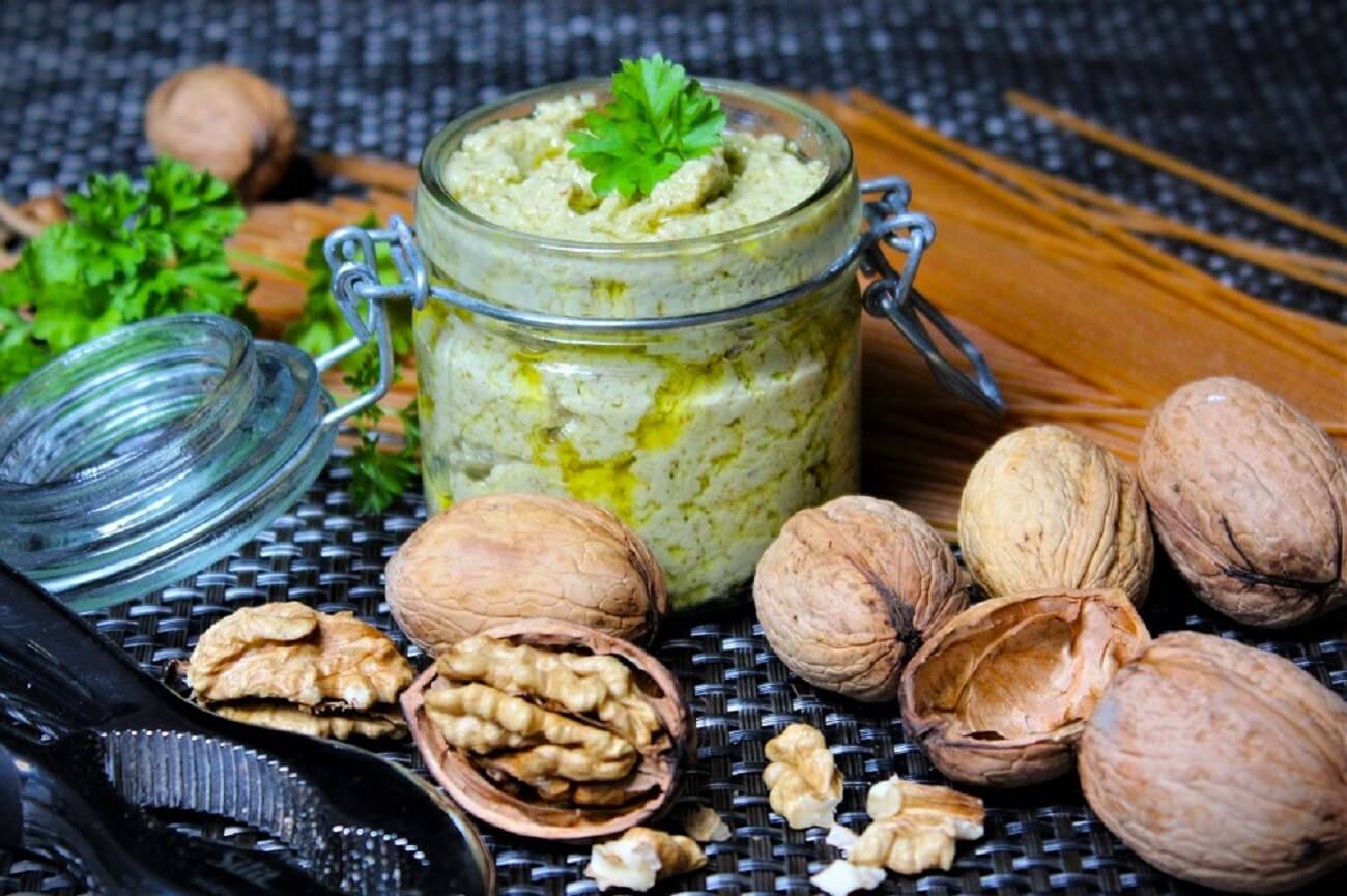 Walnuss Pesto mit Paprika