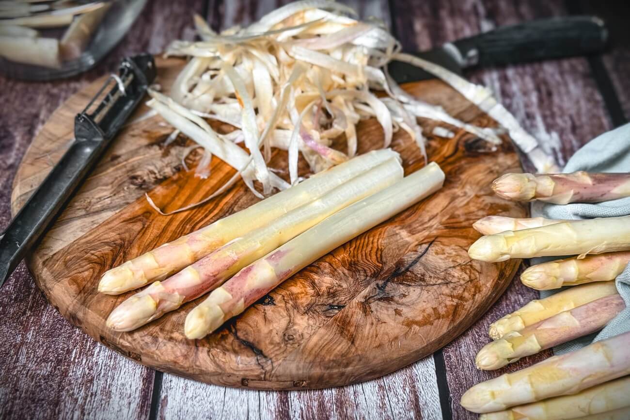 Spargel sch&auml;len | so klappt es ganz einfach