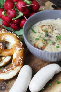 weisswurstgulasch hochkant - die frau am grill