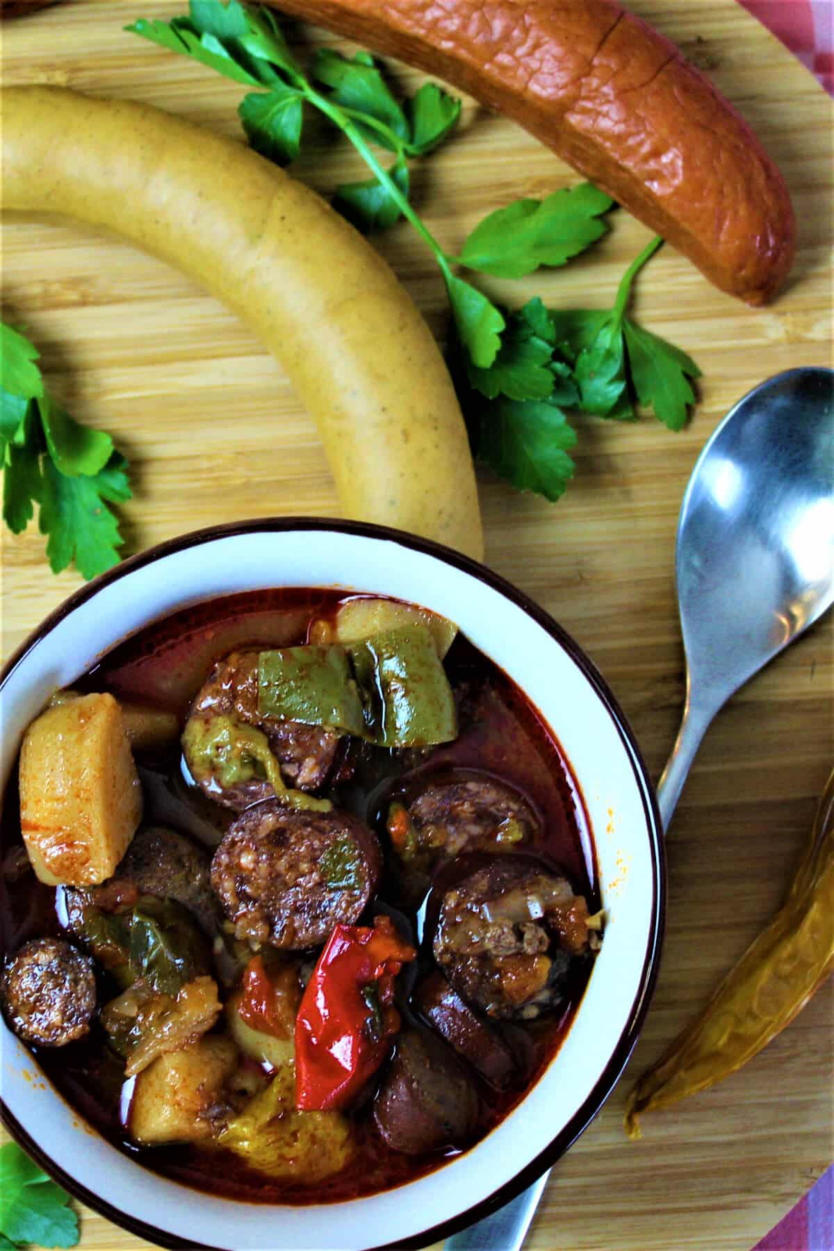 wurstgulasch mit kartoffeln
