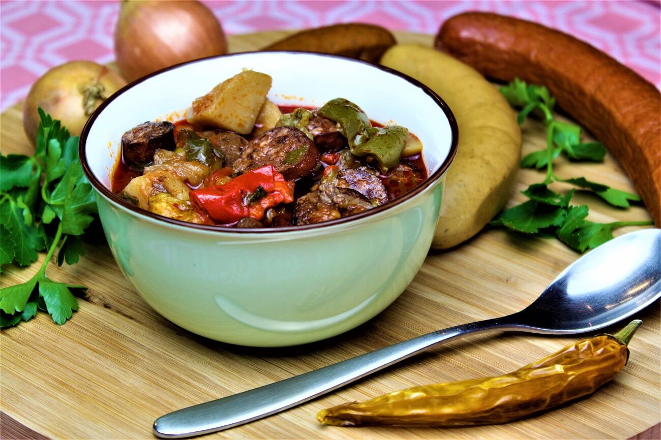Herzhaftes Wurstgulasch
