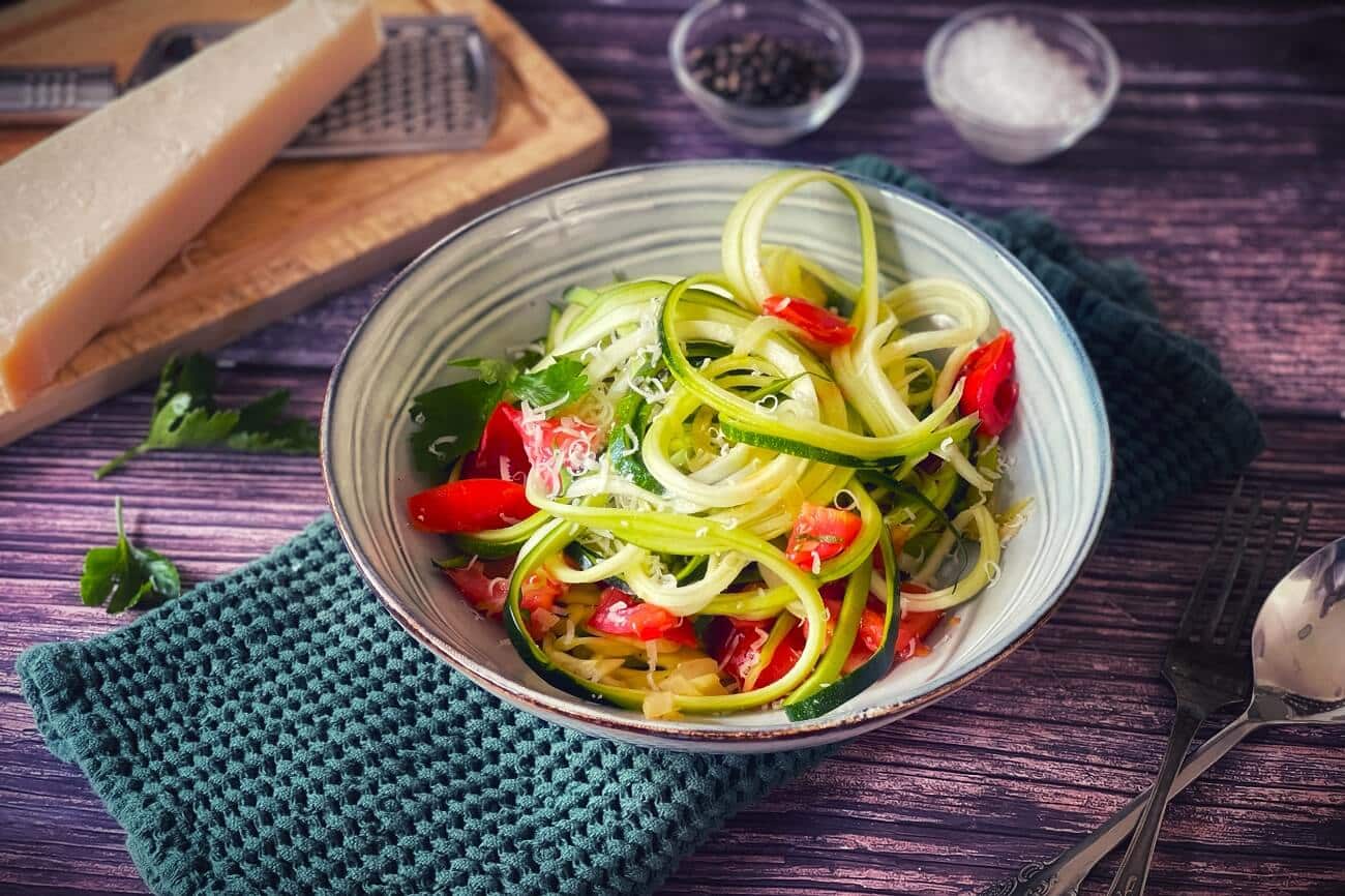 Zoodles | Low carb Zucchini Spaghetti