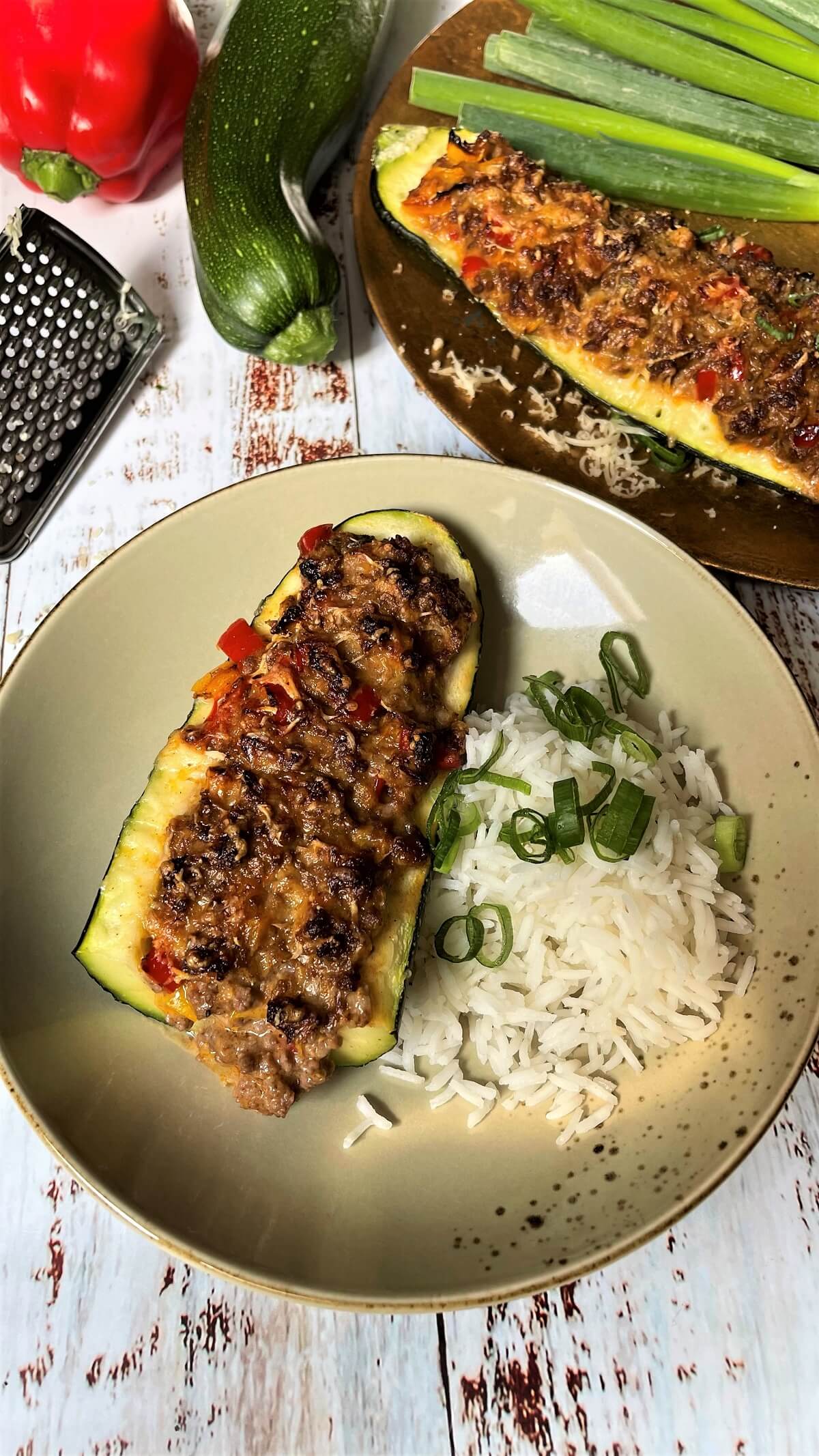 zucchini-schiffchen mit reis
