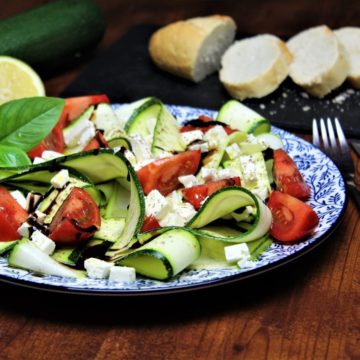 zucchinisalat rezept mit feta und tomaten