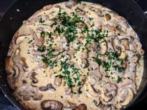 zuercher geschnetzeltes einmal zum schluss aufgekocht und mit frischer gehackter petersilie garniert