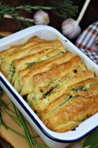 zupfbrot mit kraeuterbutter - hochkant - die frau am grill