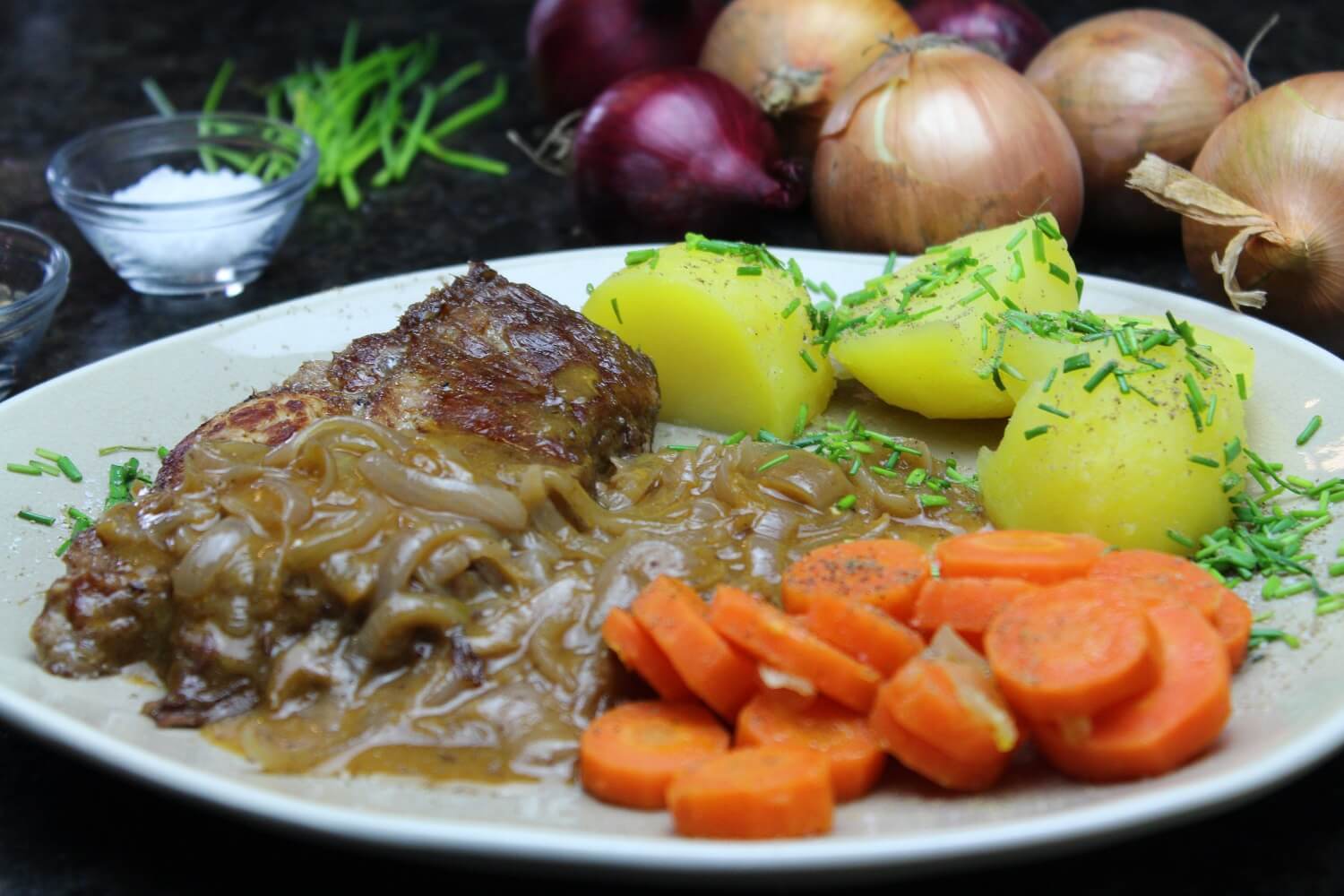 zwiebelfleisch rezept - die frau am grill